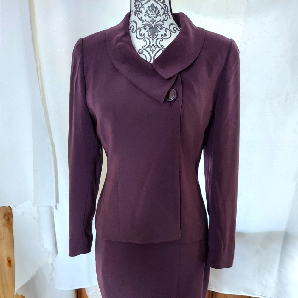 Skirt suit size 4p